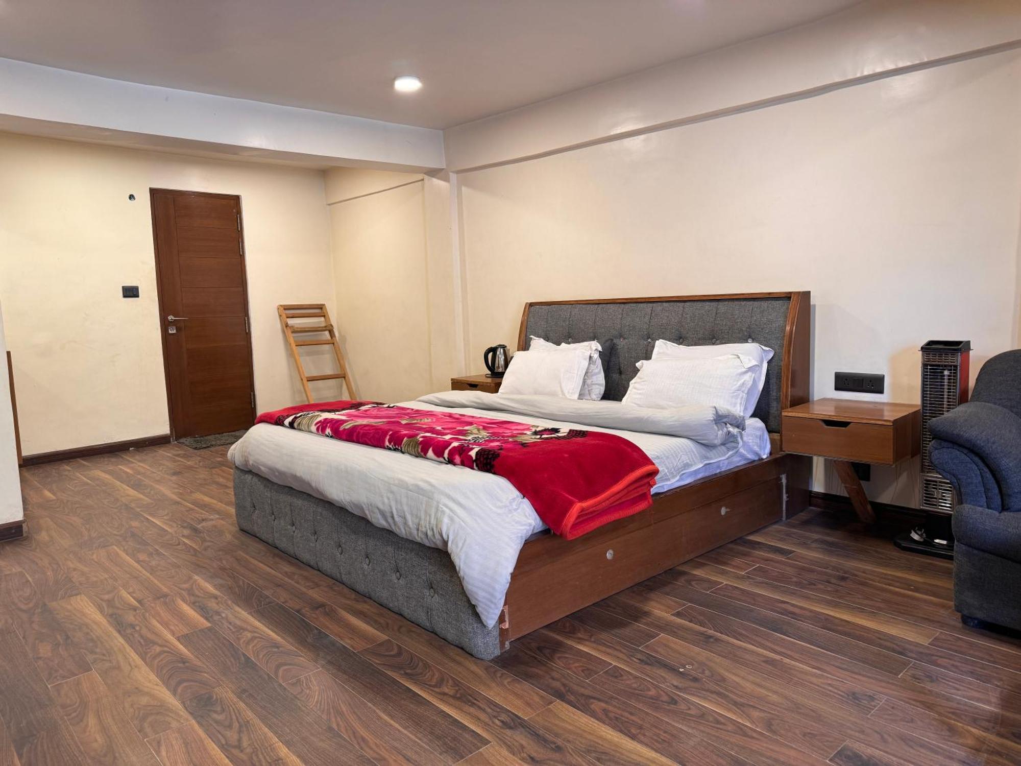 The Alpine Guest House Касоль Экстерьер фото